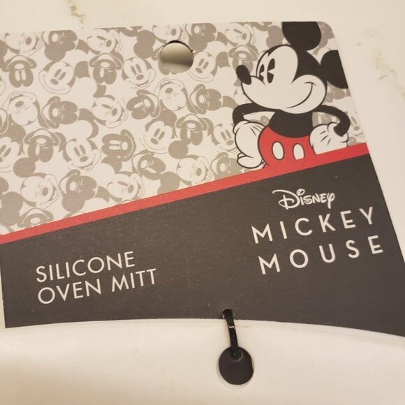 SET of 2 New Disney  Mickey Mouse Silicone Oven Mitt White black Embossed Mickey - Picture 2 of 5